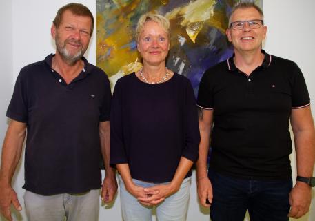 Die Vorstandschaft des Vereins „Hilfreiche Medizin für alle e.V.“ V.l.nr.: Josef Epp, 1. Vorsitzender, Sigrid Losert, Schatzmeisterin und Schriftführerin, Stefan Reichel, 2. Vorsitzender.
